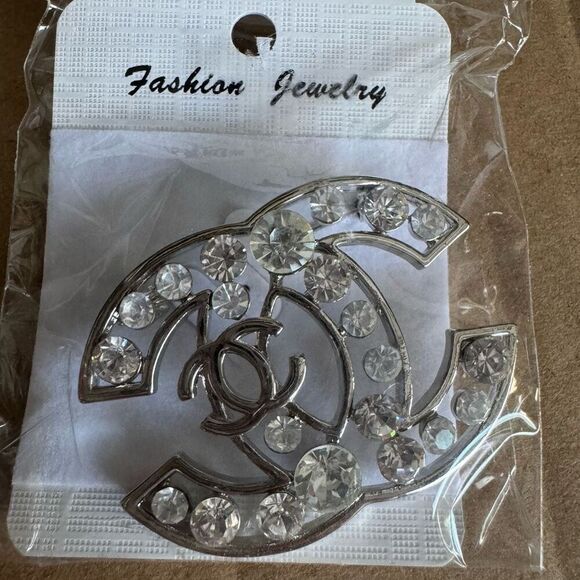Set of crystal earrings and brooch NWT - Picture 3 of 5